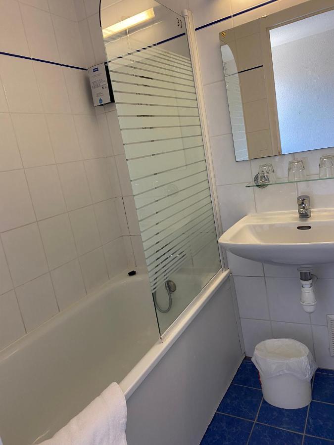 Shelder Hotel - Cherbourg En Cotentin - Equeurdreville Buitenkant foto